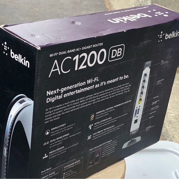 Belkin AC1200 DB Wi-Fi Dual-Band AC+ Gigabit Router  Factory - Picture 7 of 9